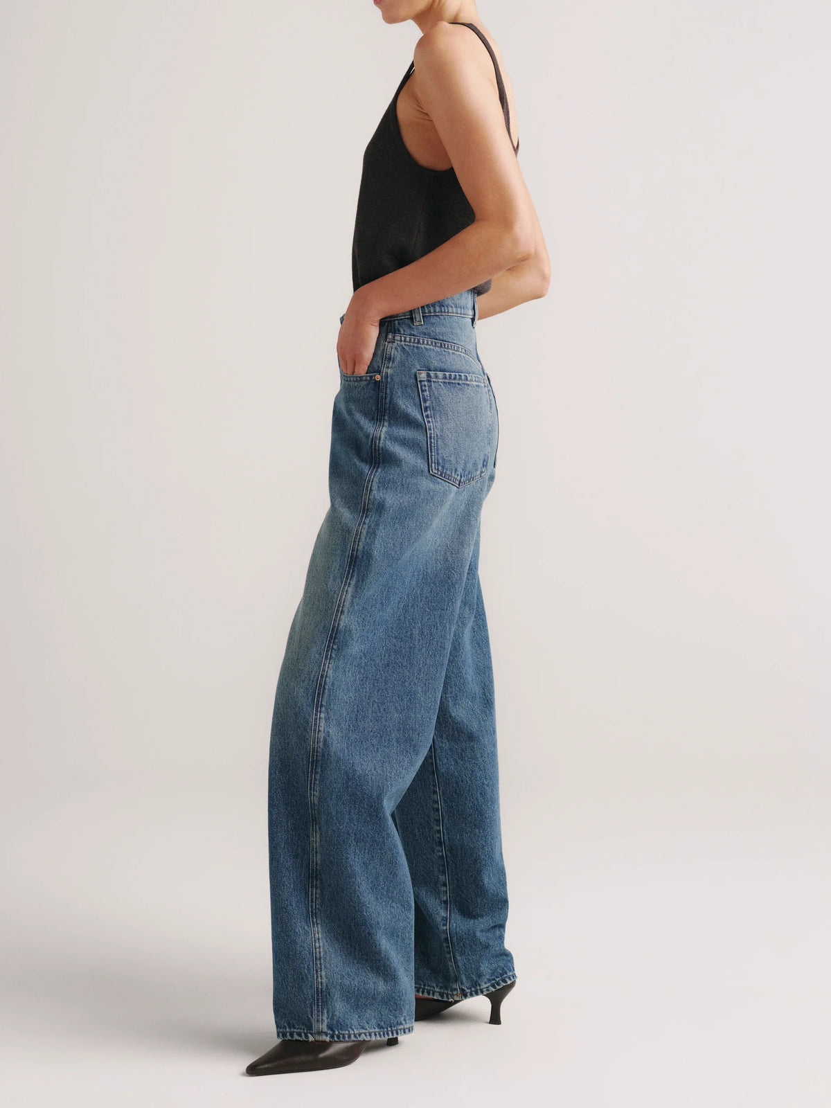 DL1961 Taylor Relaxed Barrel Ultra High Rise 31" Jeans