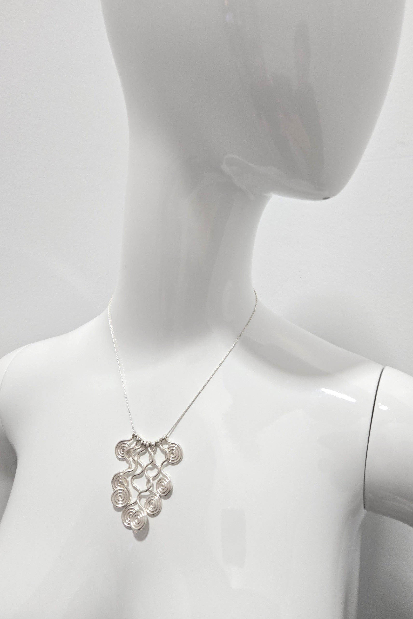 Tres Chic Flowing Spiral Motif Silver Necklace