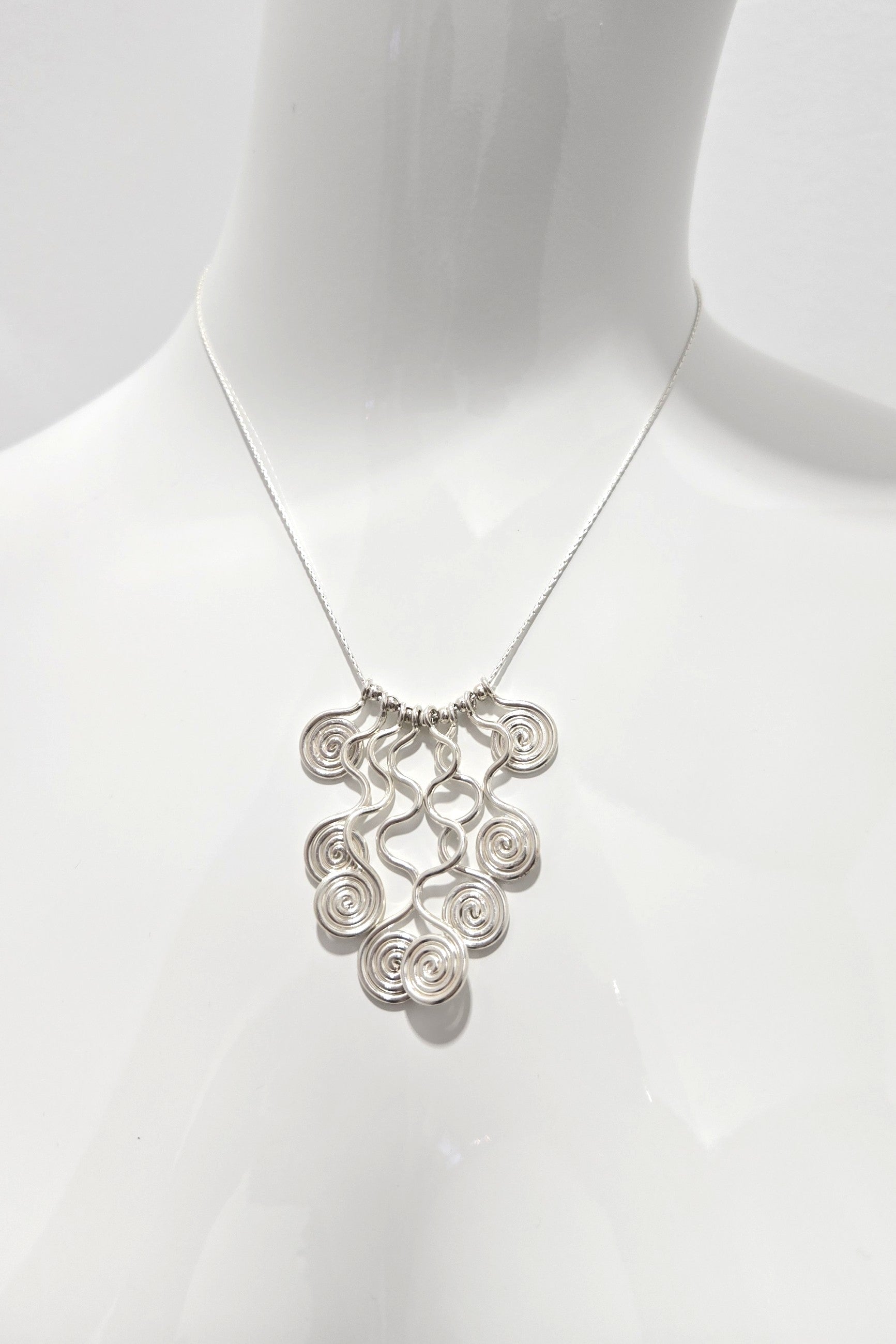 Tres Chic Flowing Spiral Motif Silver Necklace