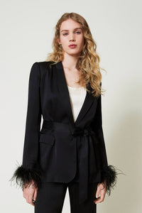 Blazer Twinset en satin avec plumes