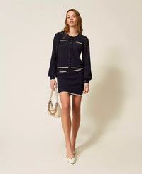 Jupe courte en tricot jacquard assortie