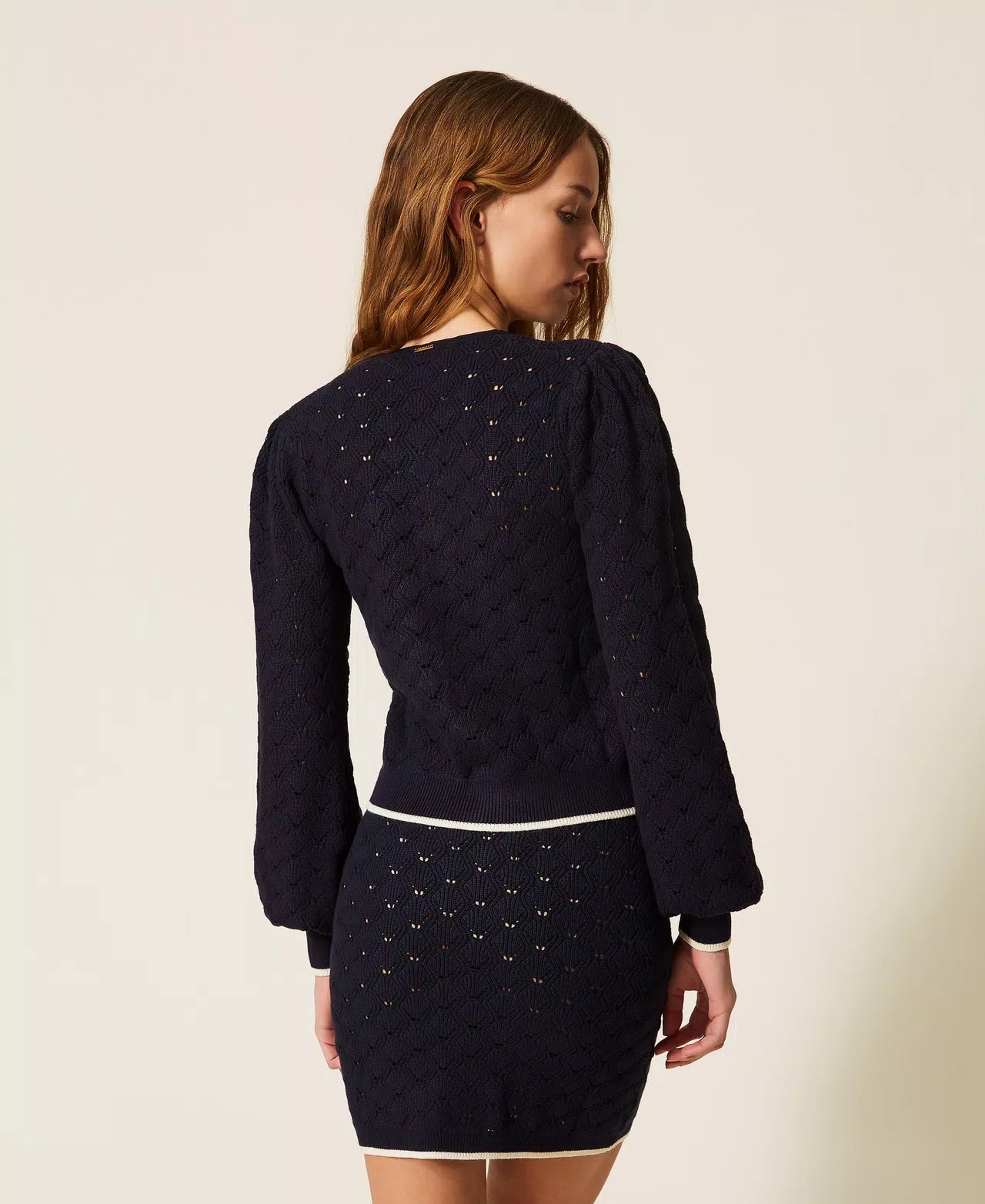 Jupe courte en tricot jacquard assortie