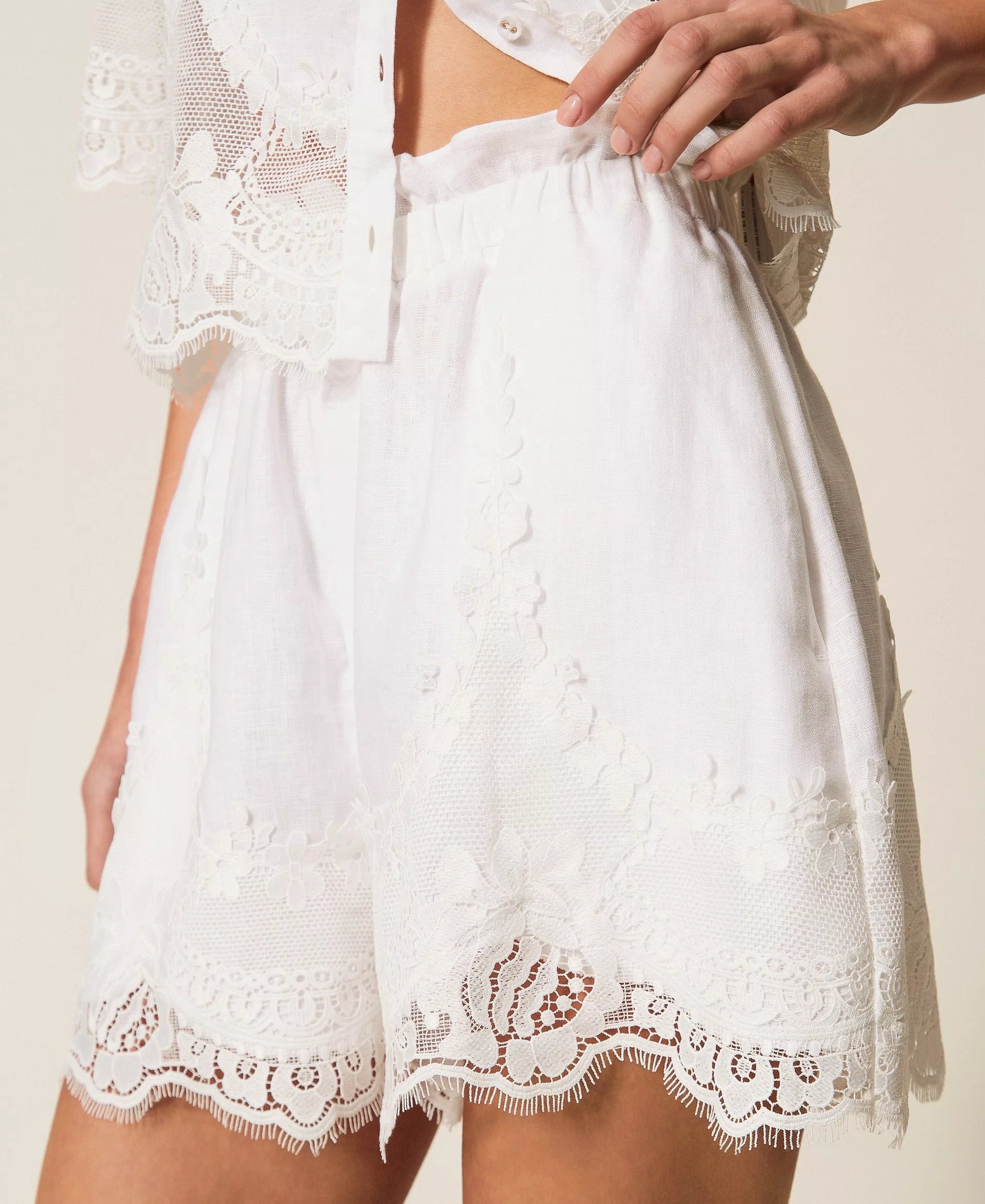 Twinset Linen Shorts With Lace White