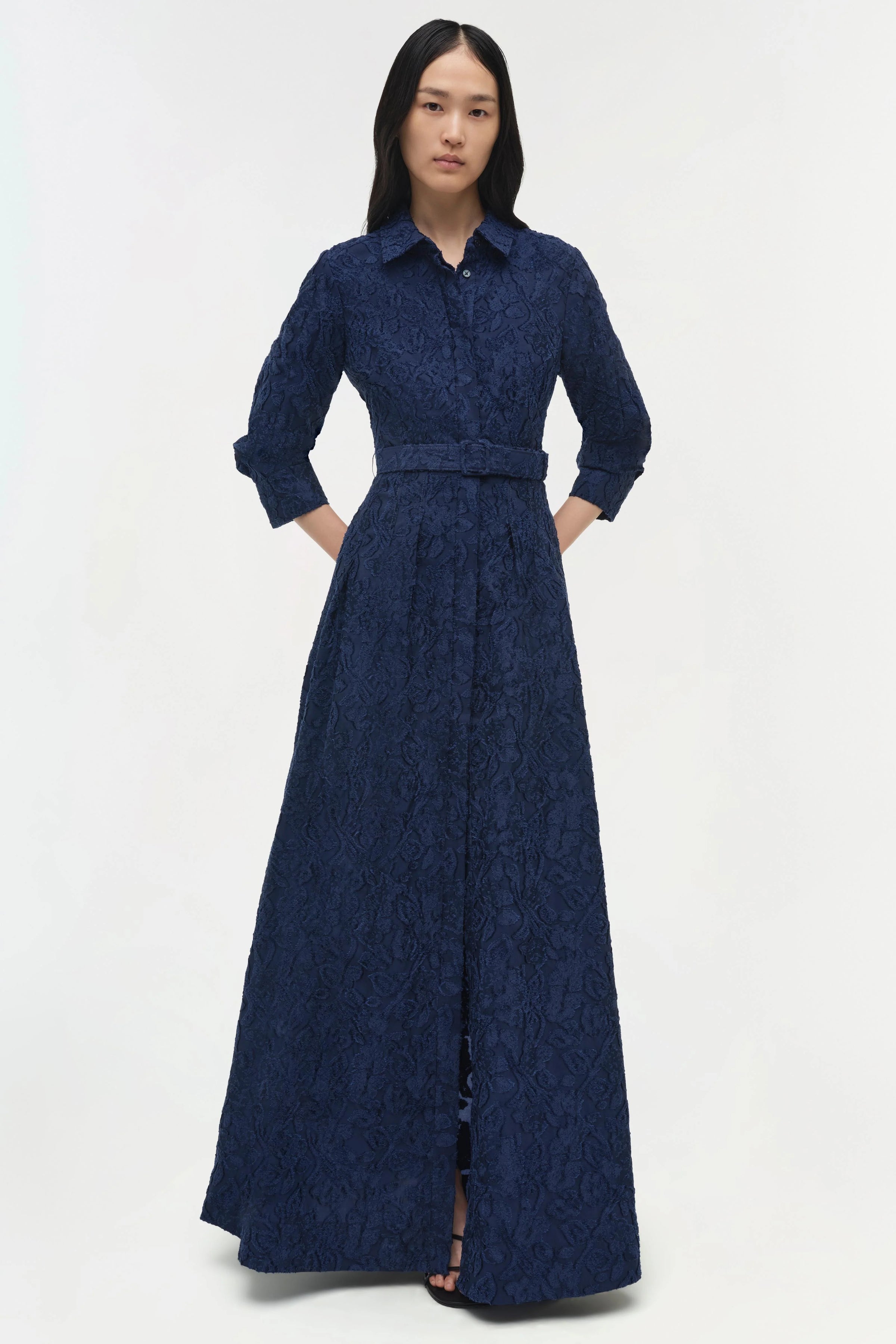 Robe ceinturée à manches longues Simkhai Courtney