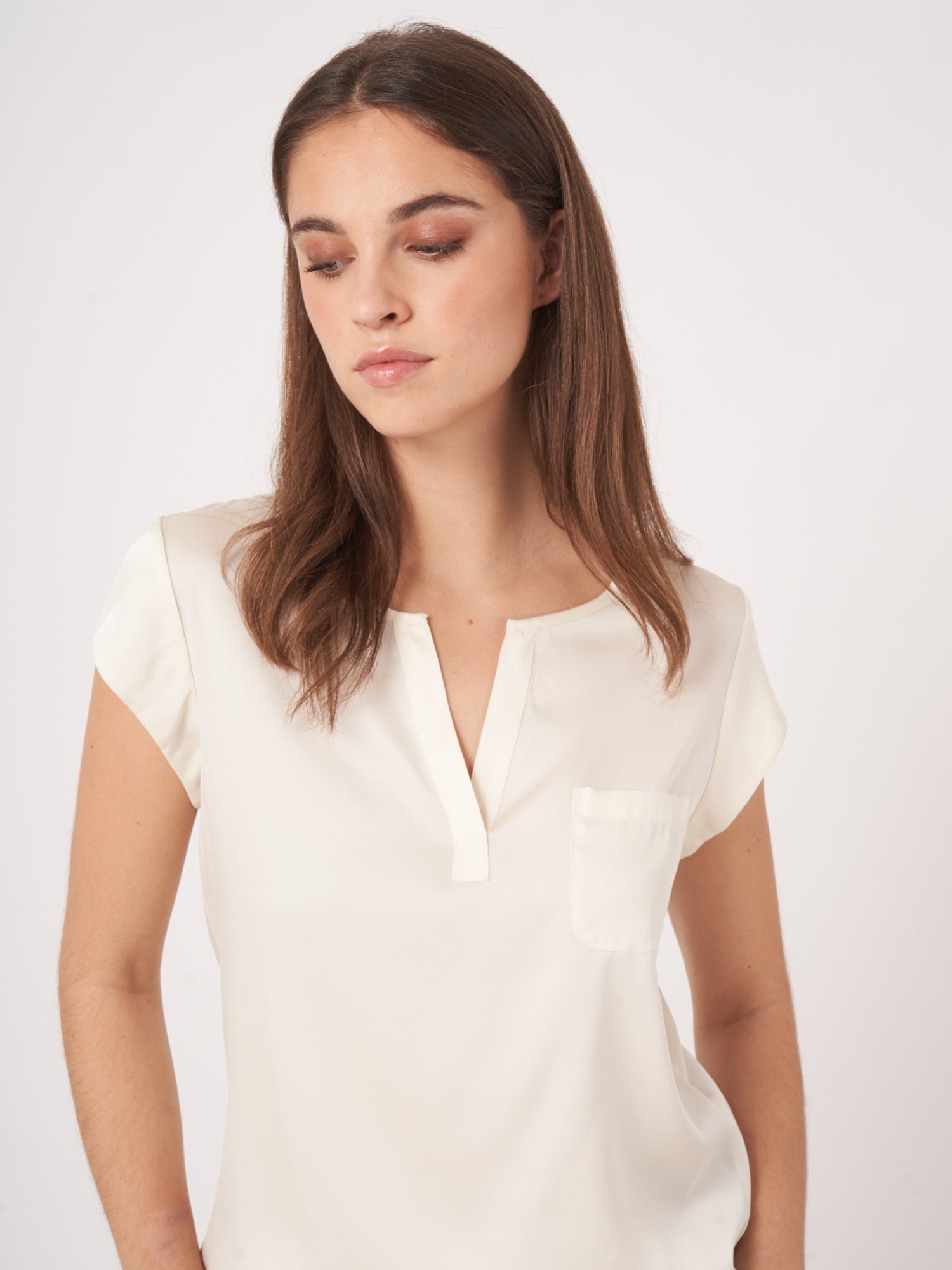 Blouse en soie tissée à motifs répétés (neuve)