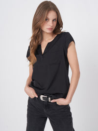 Blouse en soie tissée à motifs répétés (neuve)