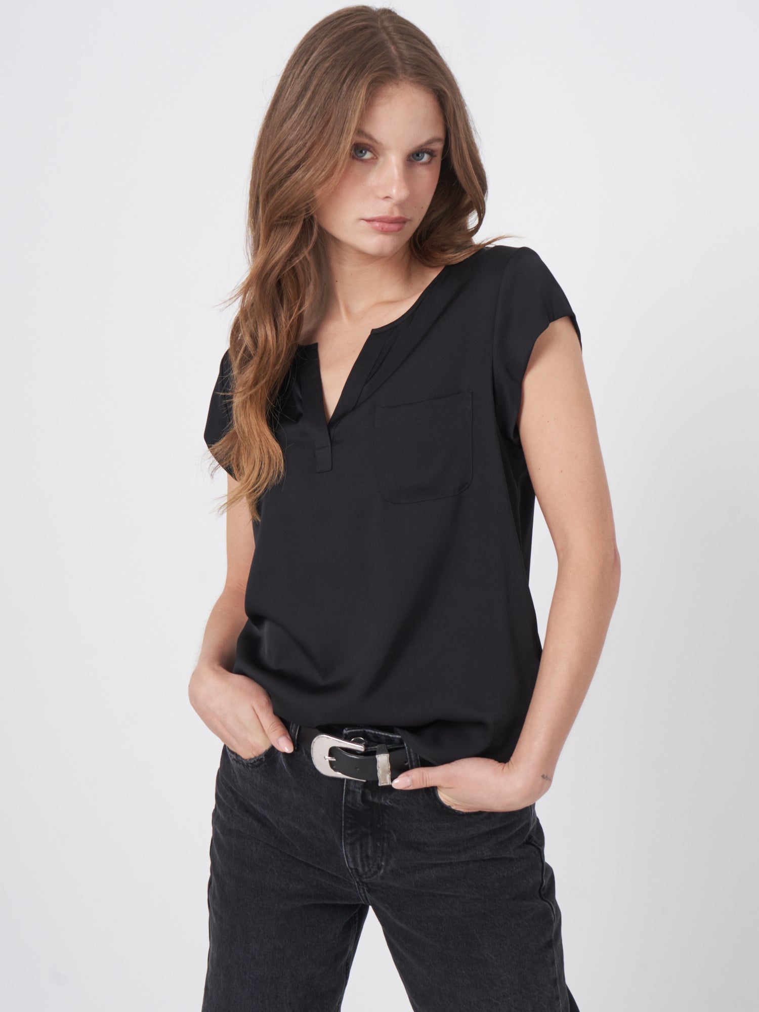 Blouse en soie tissée à motifs répétés (neuve)