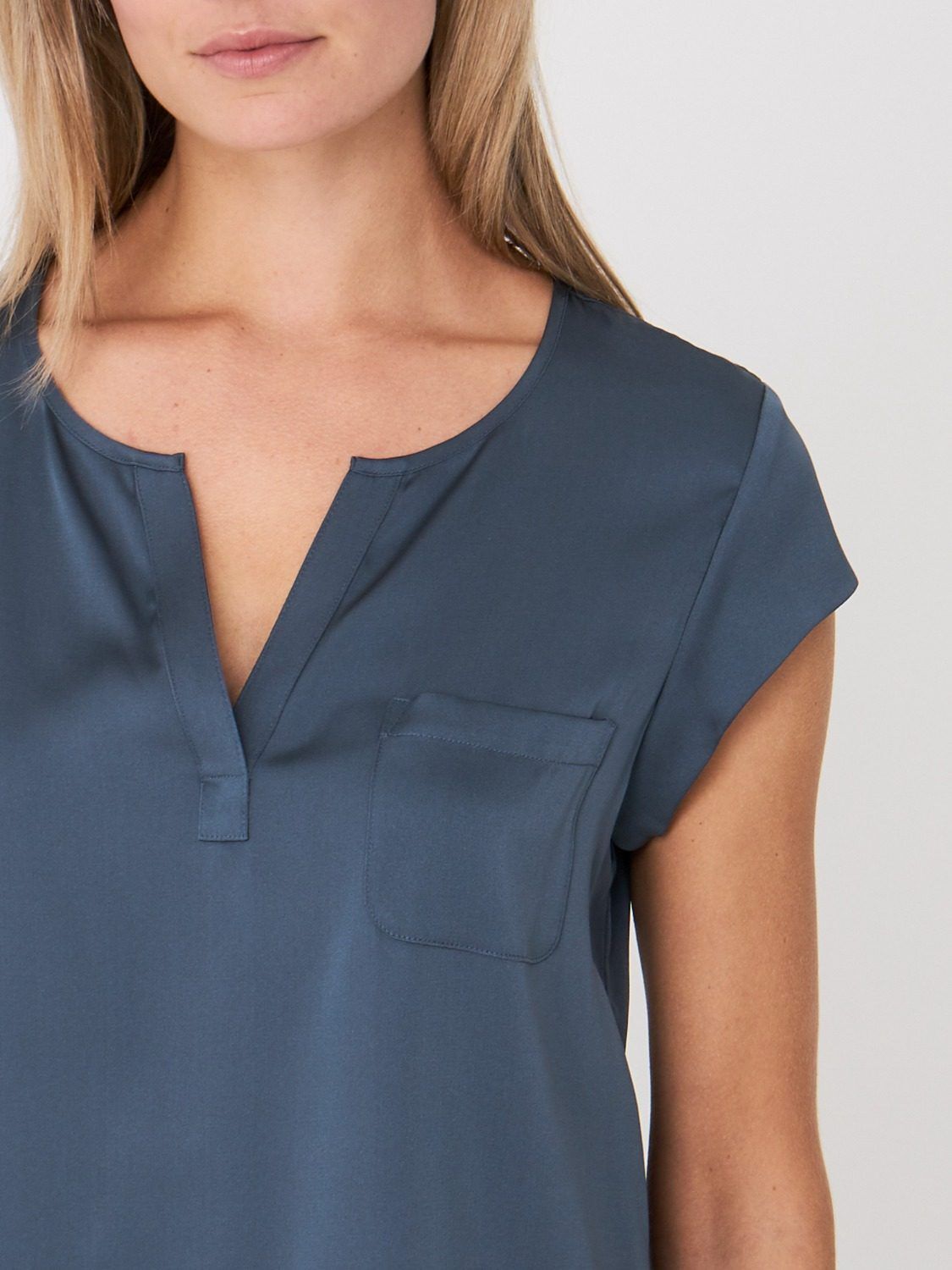 Blouse en soie tissée à motifs répétés (neuve)