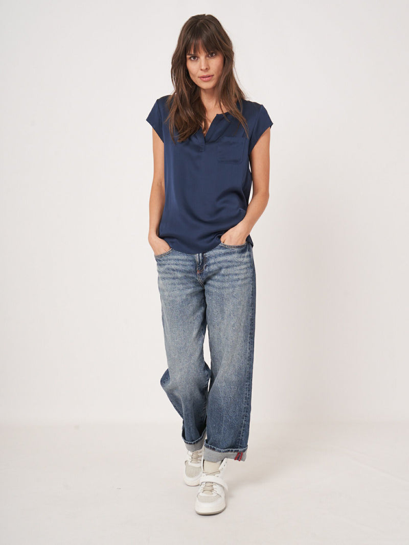 Blouse en soie tissée à motifs répétitifs