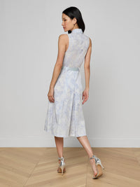 Robe chemise ceinturée L'Agence Kylo ivoire/brume pâle avec imprimé dentelle bleue