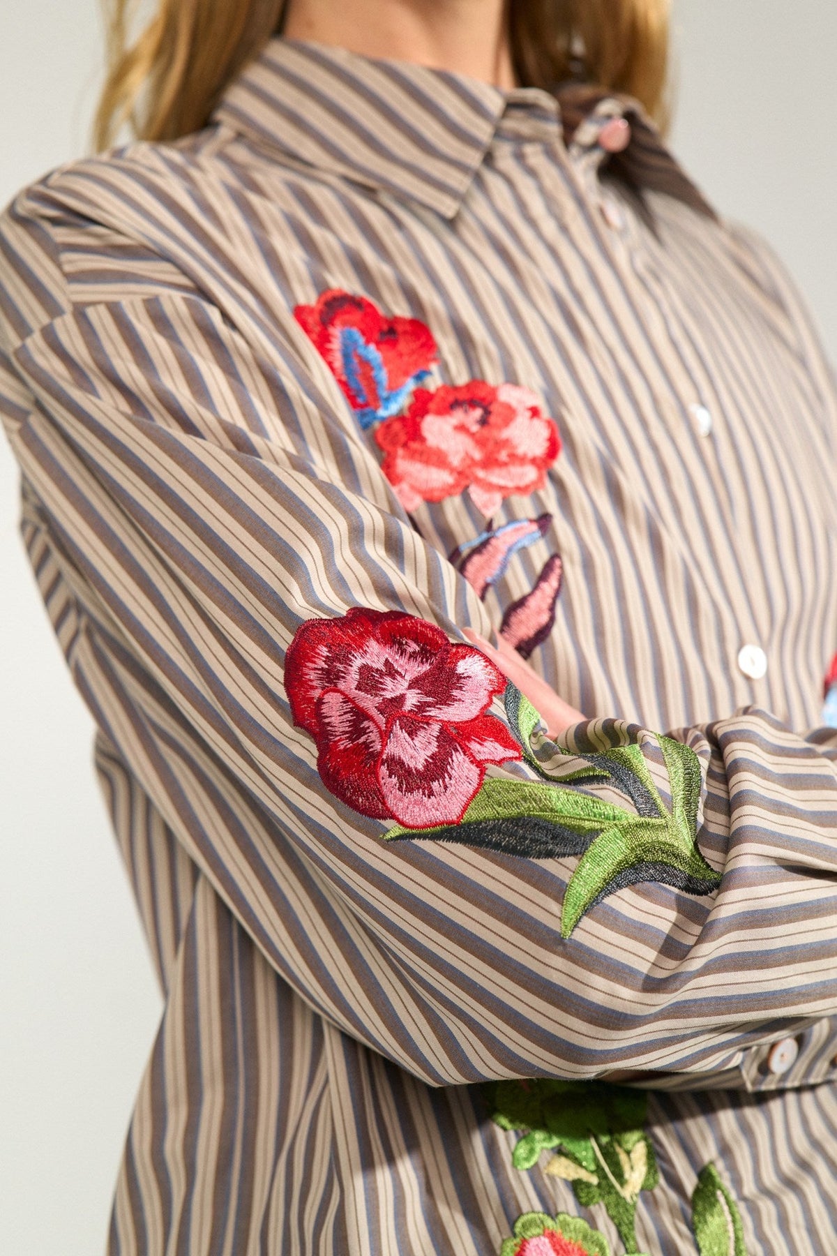 Numph Nukacey Embroidery Shirt - Deep Taupe