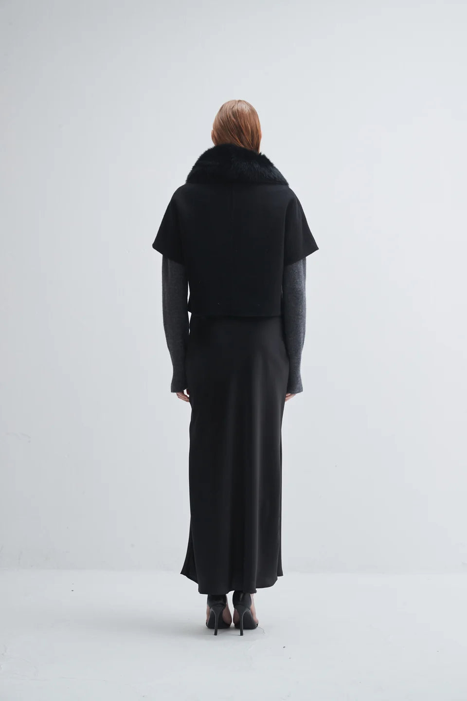 Pissenlit Shortsleeve Cashmere Jacket with Fur Collar Jet Black