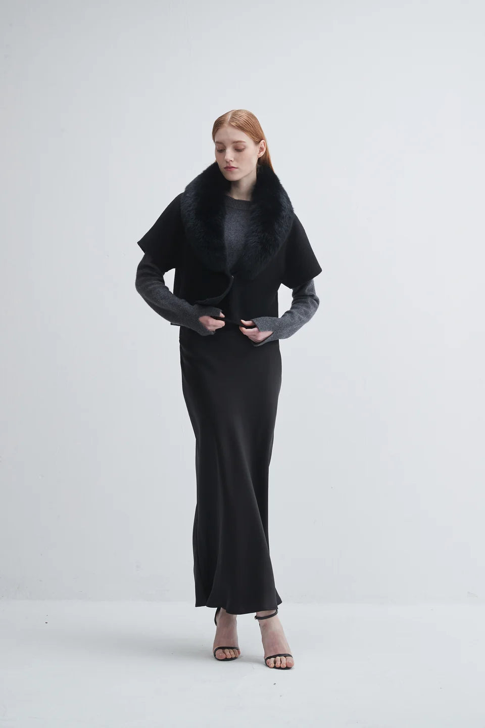 Pissenlit Shortsleeve Cashmere Jacket with Fur Collar Jet Black