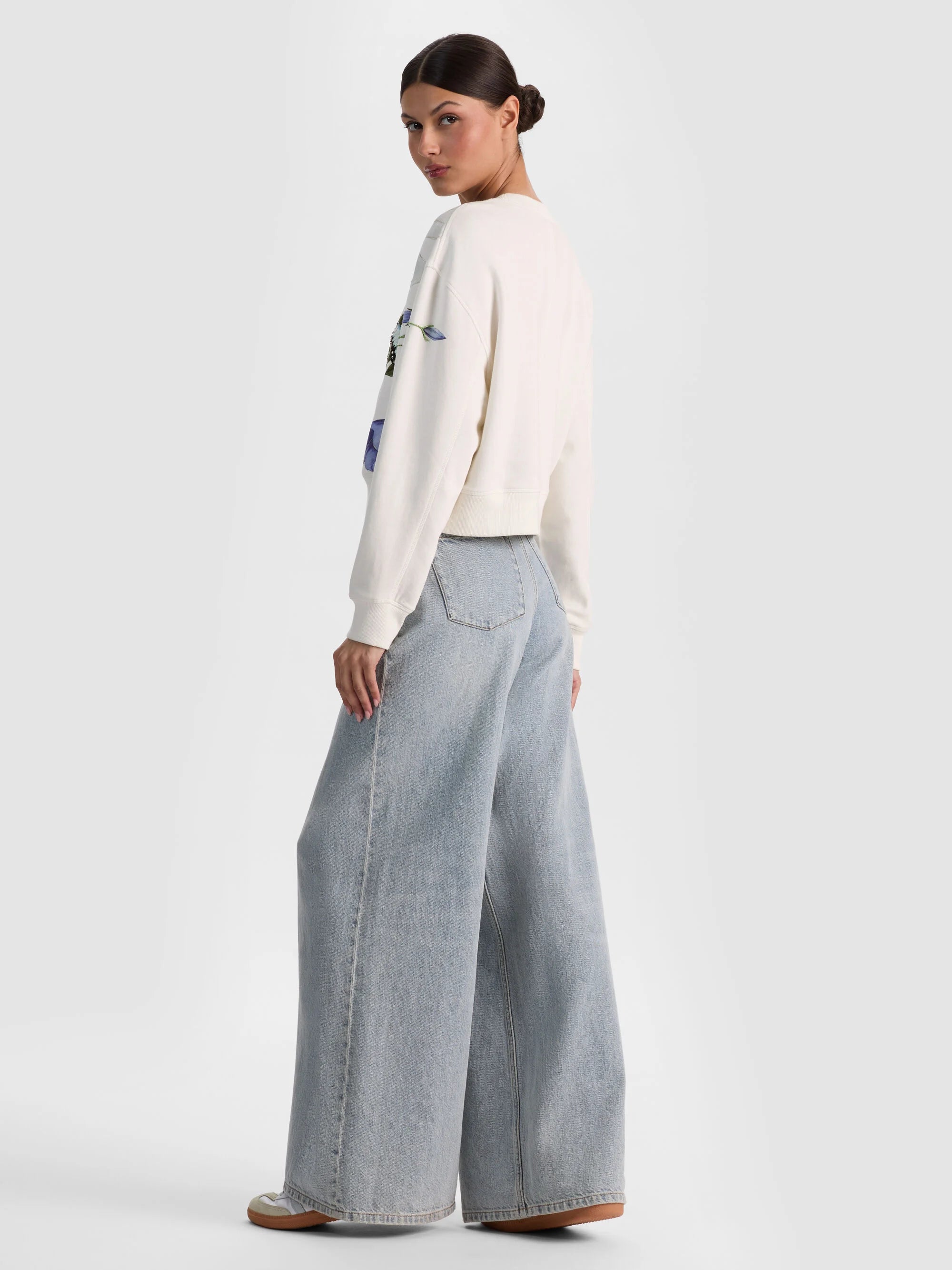 Sweat-shirt col rond décontracté orné Russel Twisting Vines Alice & Olivia