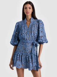 Robe chemise mini à volants Cora indigo Alice & Olivia