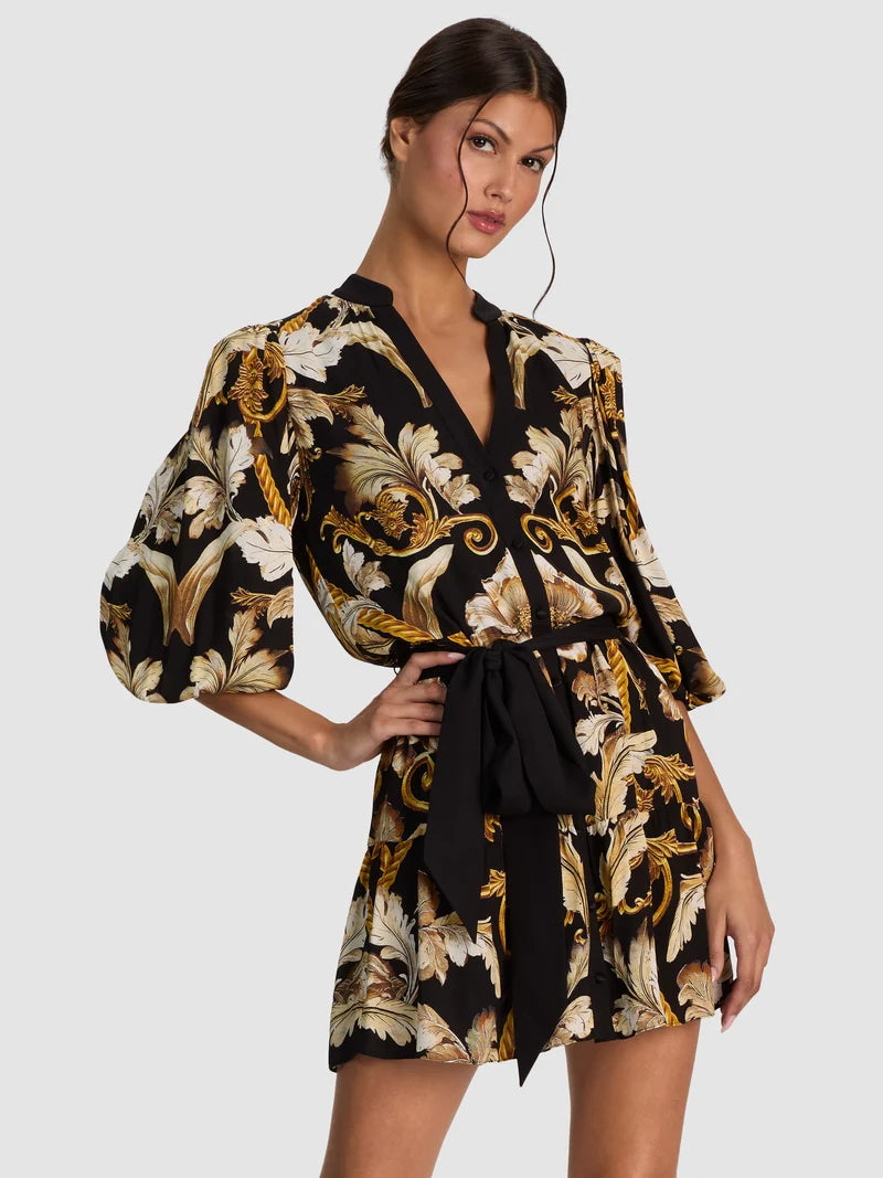 Mini-robe chemise Alice + Olivia Antonette à manches blousantes et jupe à volants, avec ceinture à nouer, Noir Élégance blanc cassé