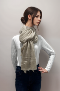 Écharpe en cachemire biologique à motifs répétitifs