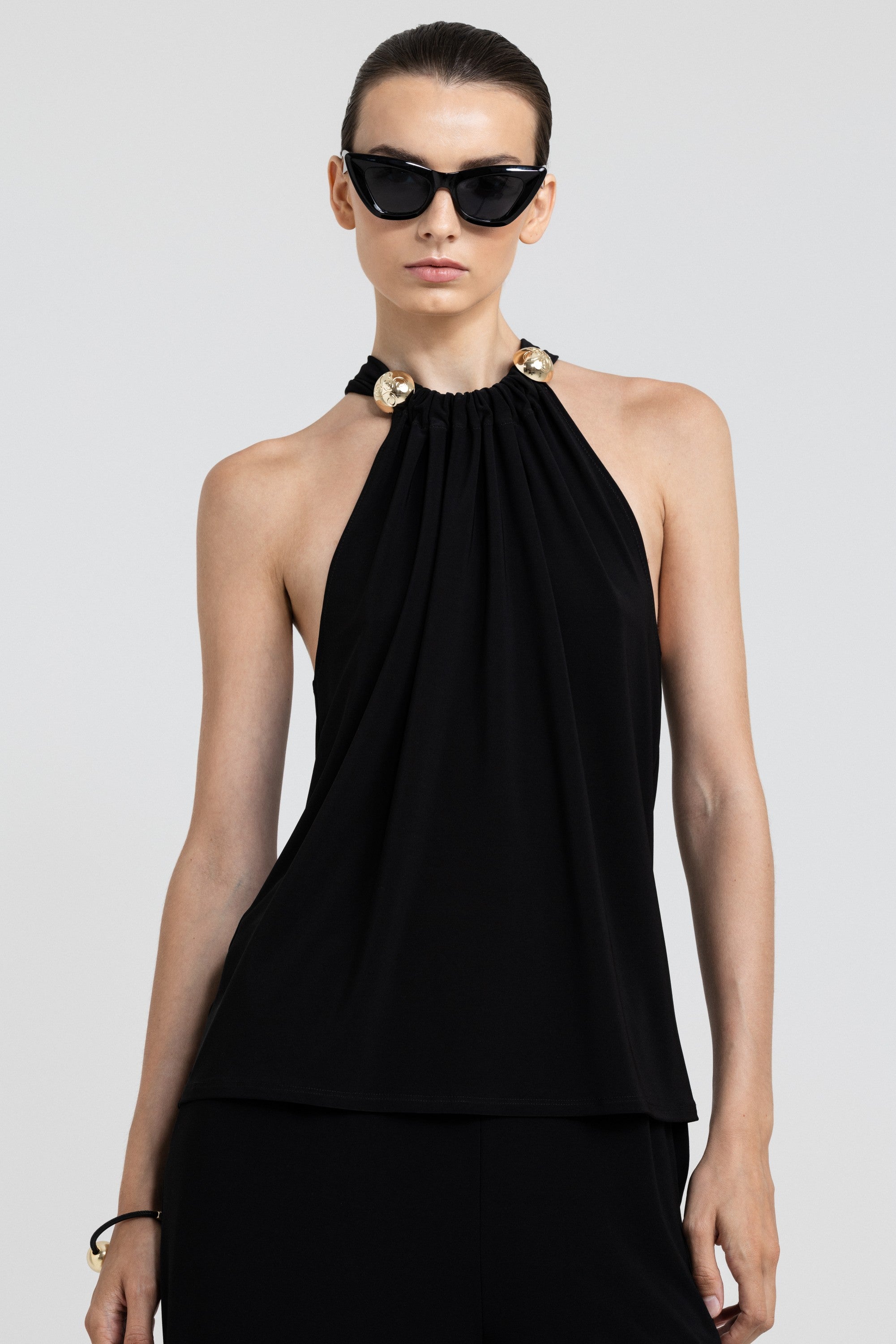 Nadya Toto Costa haut à bretelles bijoux