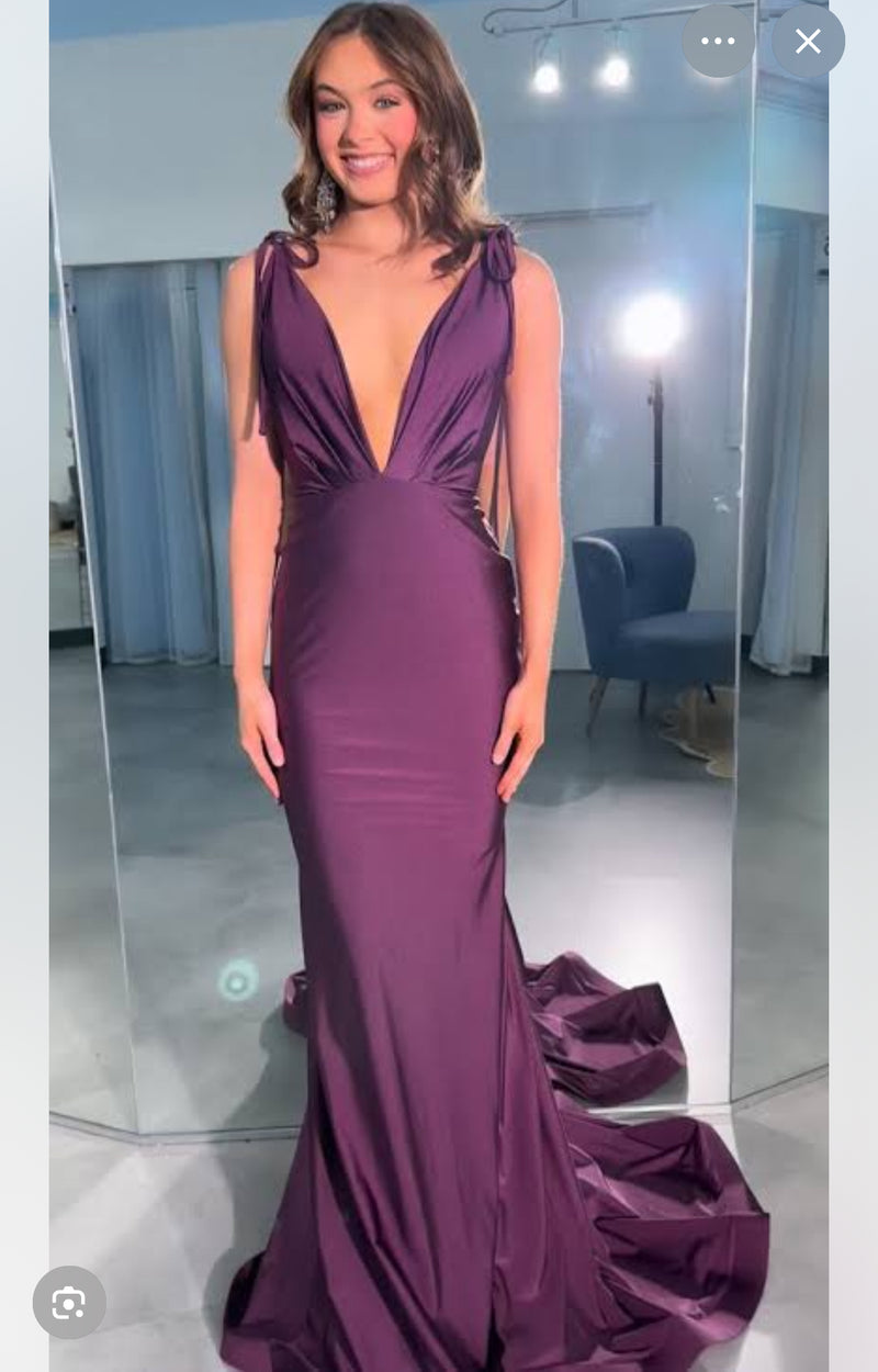 Jessica Angel Robe moulante à bretelles spaghetti, dos nu avec fronces