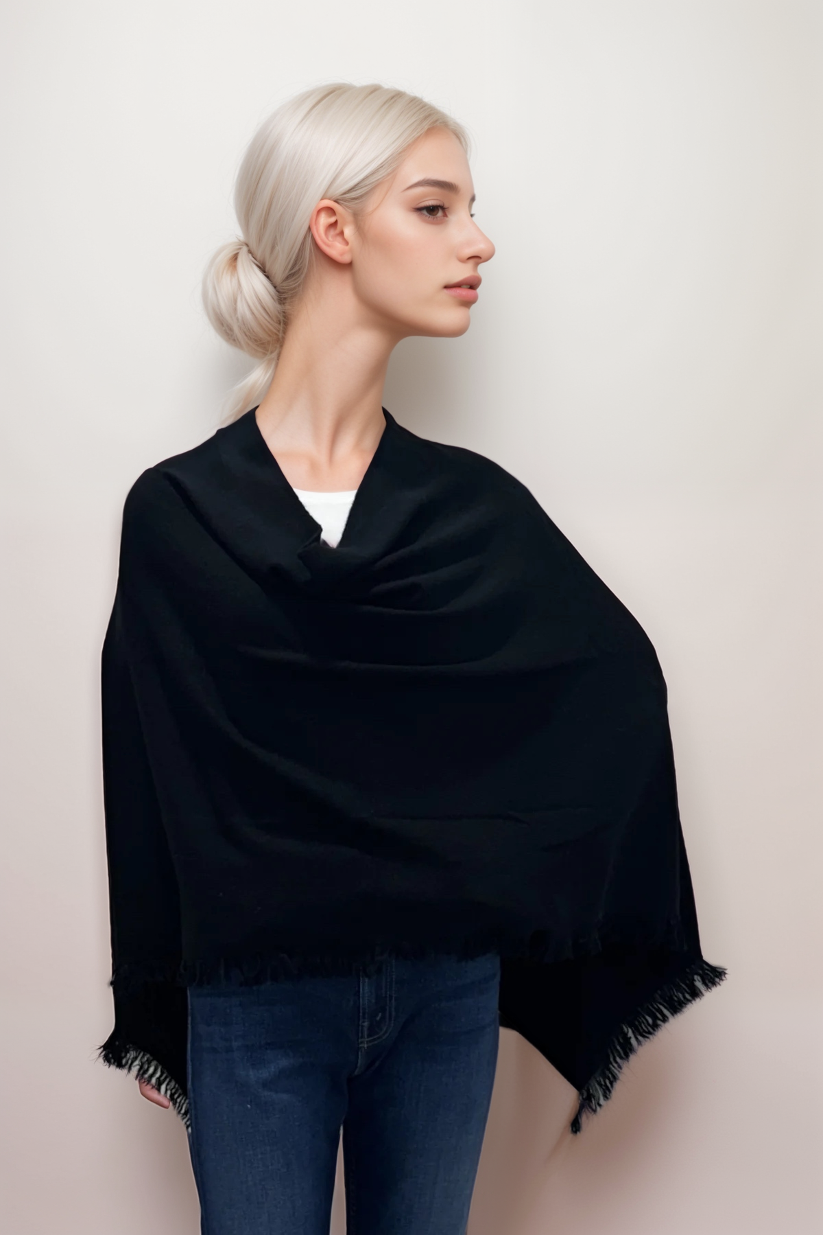 Poncho écharpe à motifs répétitifs