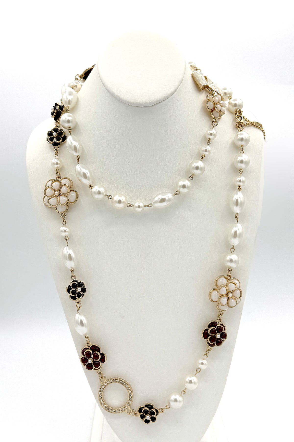 Tres Chic Pearl and Flower Necklace Black/Red