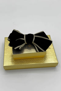 Black&White 2 Bow Pin