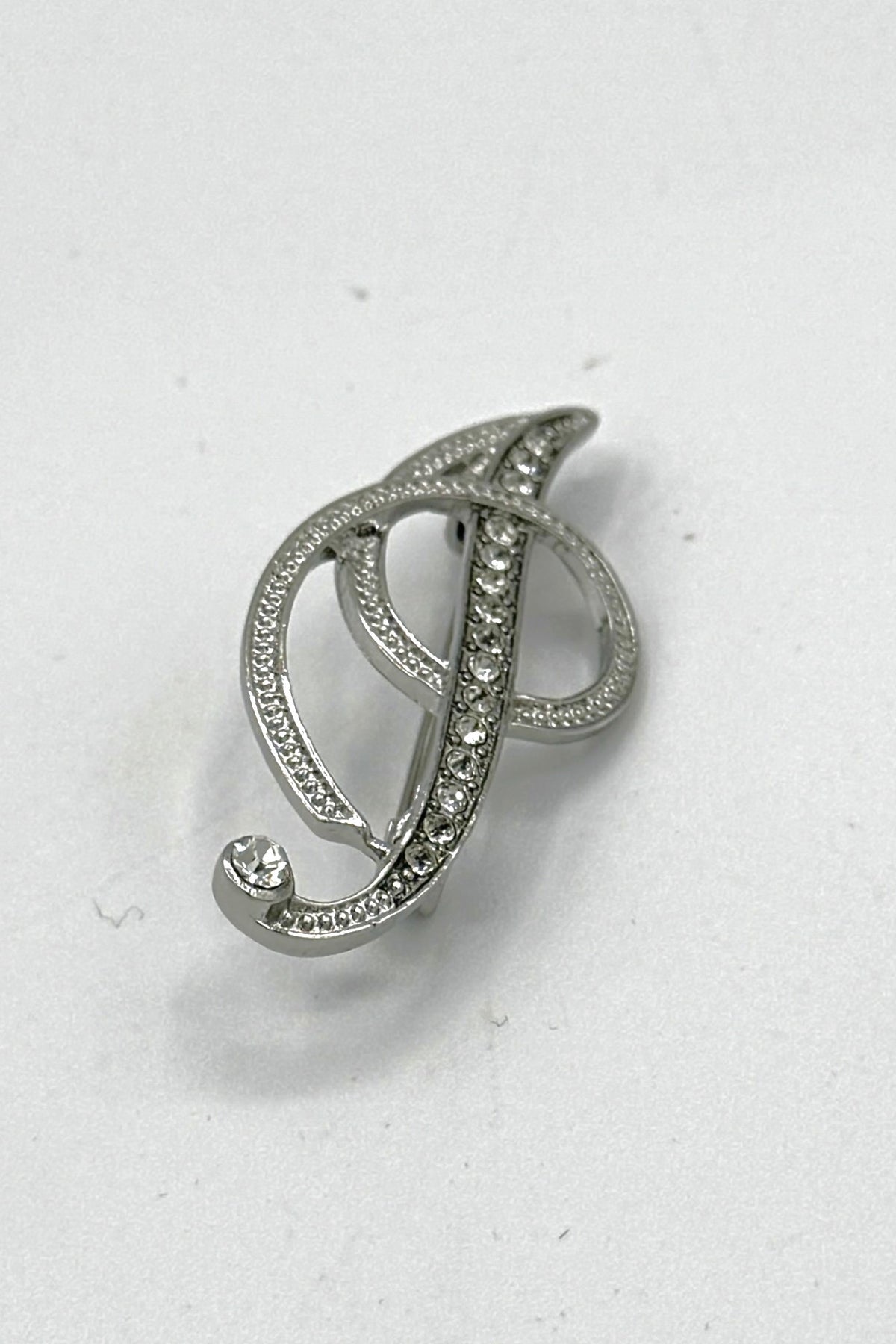 P Brooch Tres Chic Silver Letter