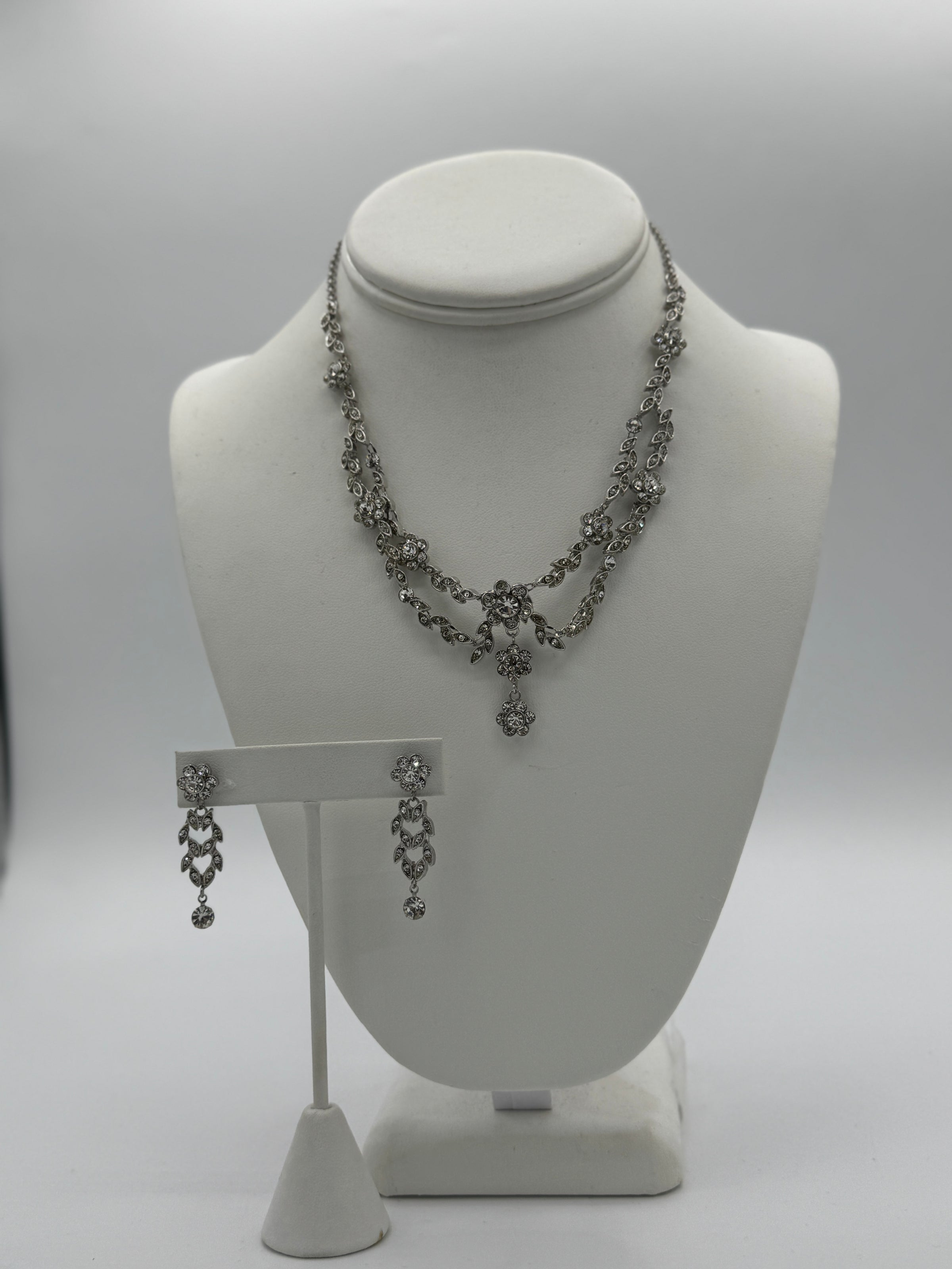 Elen Henderson Flower Design Neckalce and earring set
