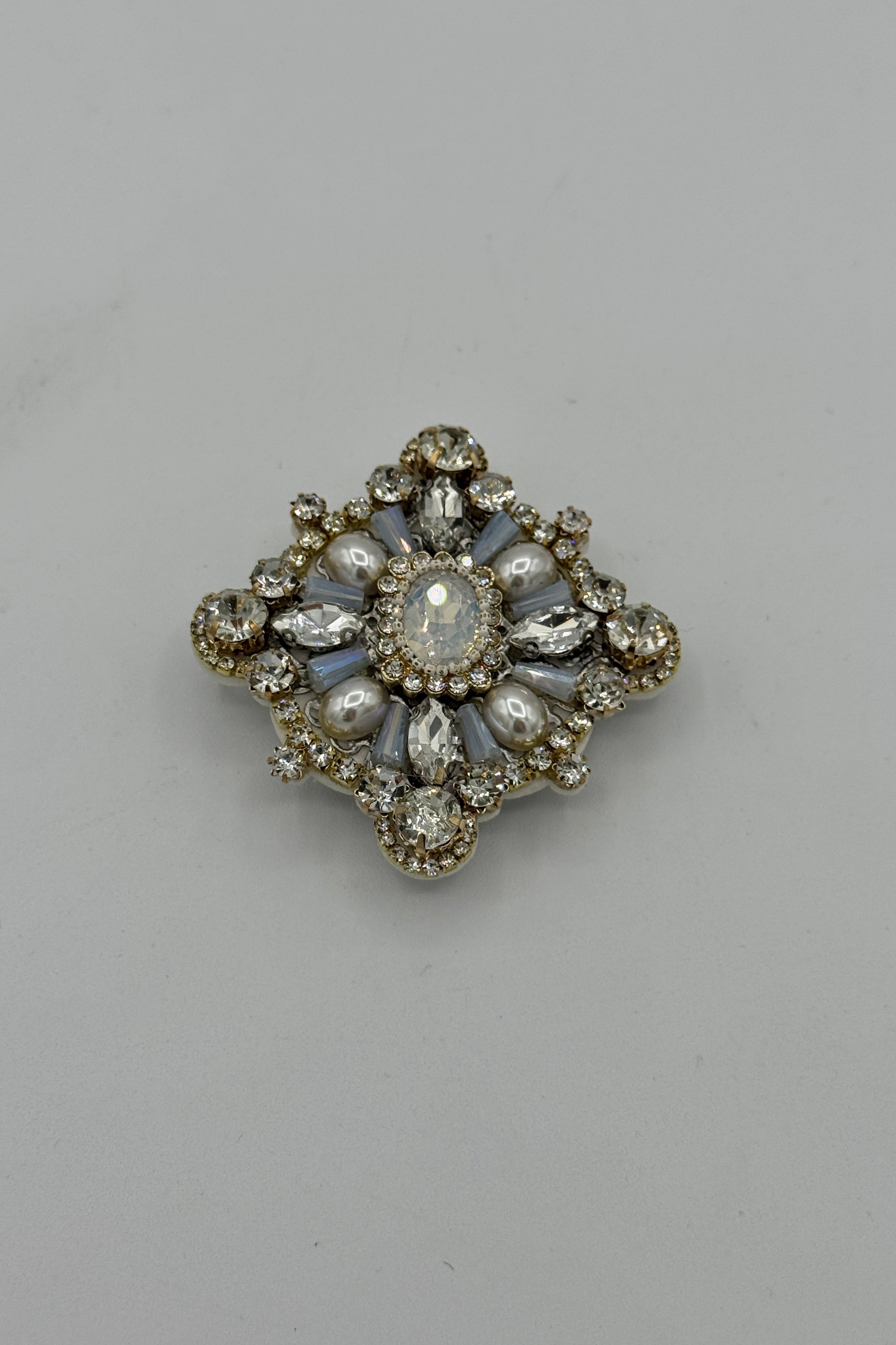 Tres Chic Jewel Crystal Brooch Clip & Pin