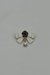 Broche Chanel Tres Chic en forme de nœud