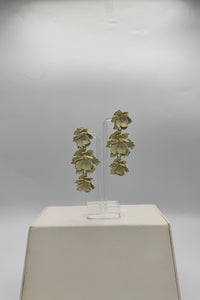 Boucles d'oreilles à clip Trois Roses Crème Tres Chic