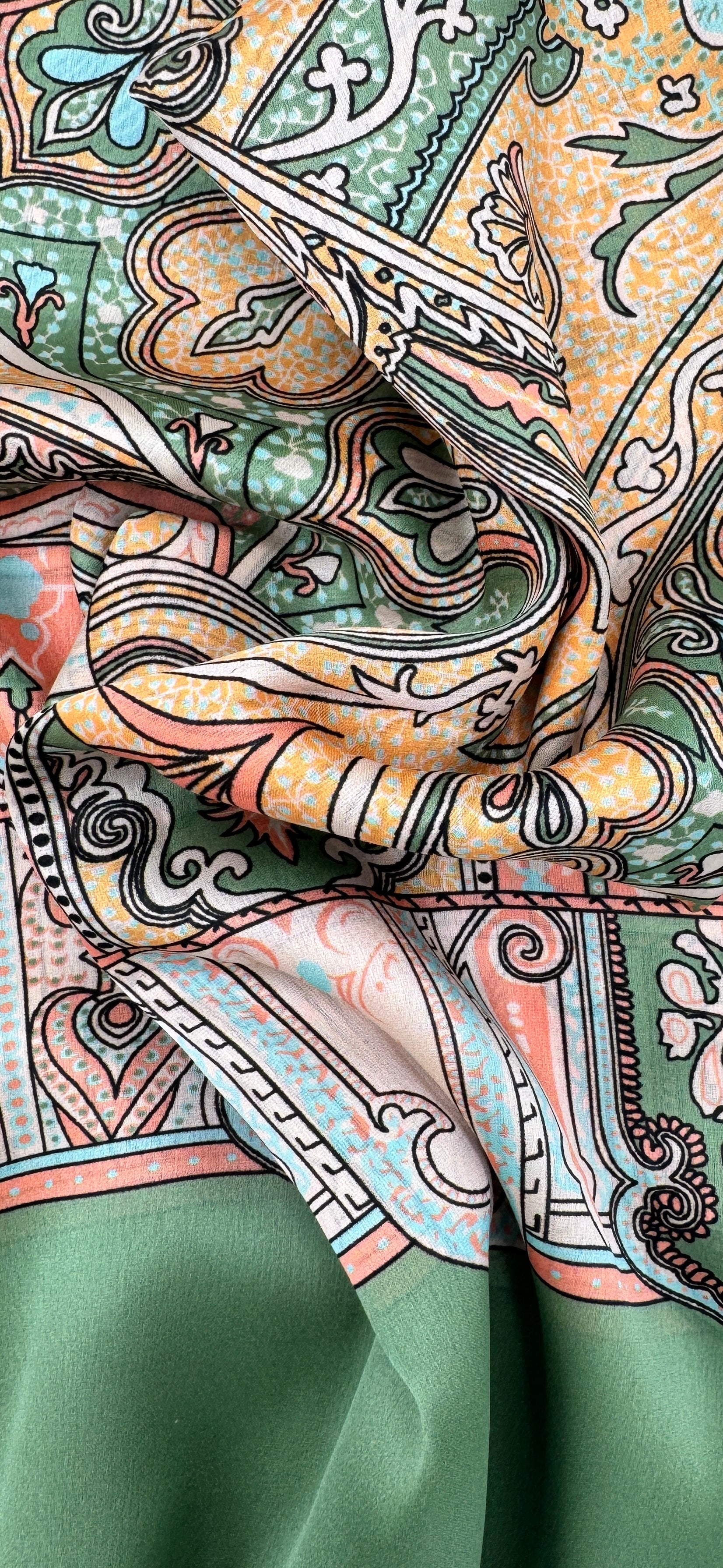 Écharpe en soie Élégance Verdoyante