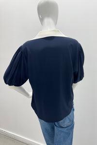 Top Cinq À Sept Weiley en soie 100 % marine/crème