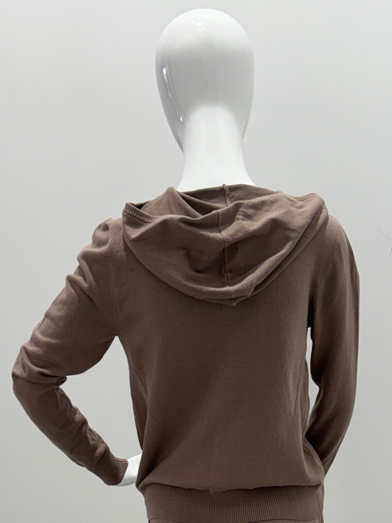 Sweat à capuche en coton biologique tricoté Majestic Filatures Coffee Latte