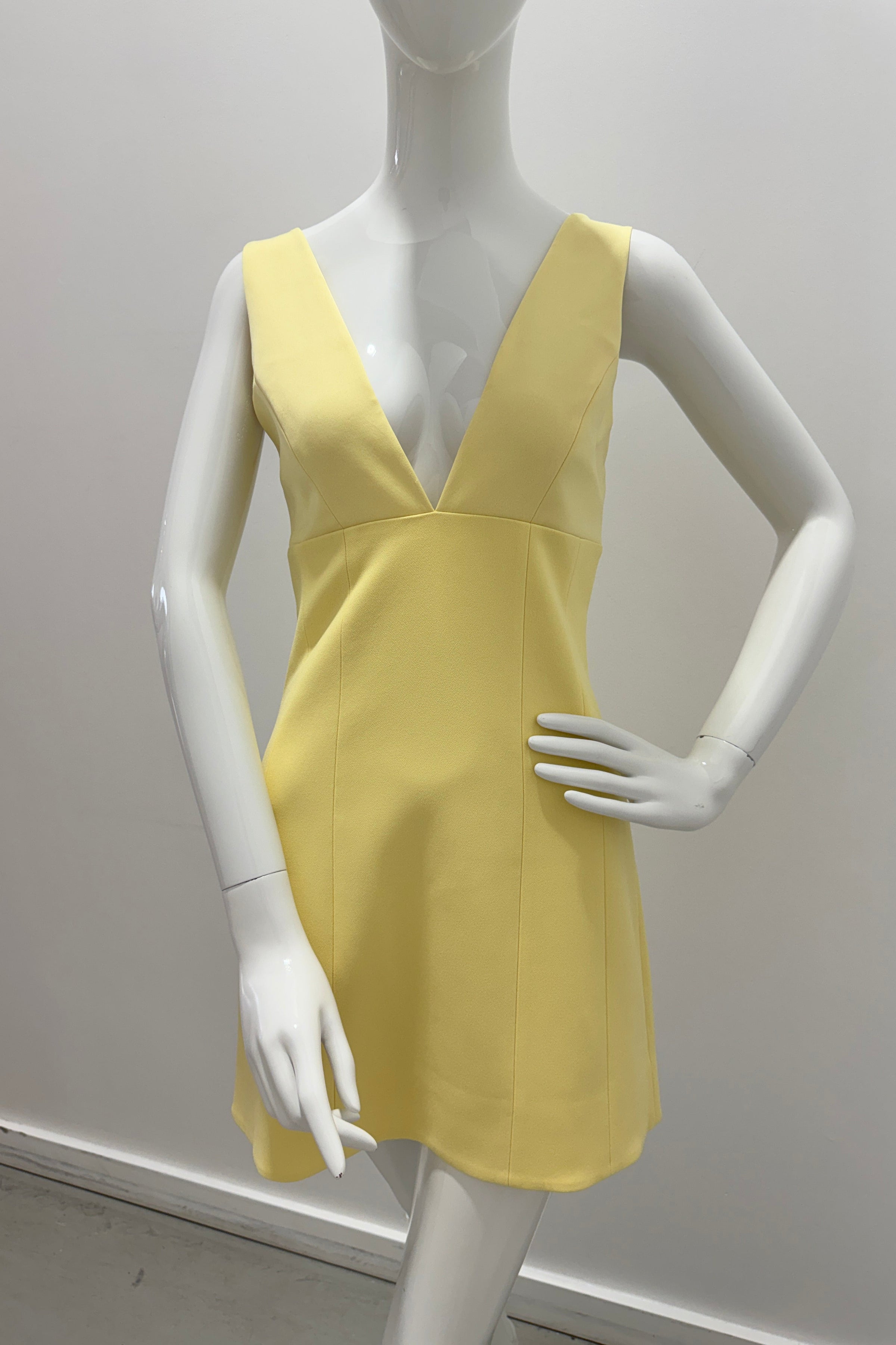 Robe mini Mandy décolletée plongeante Alice + Olivia Beurre