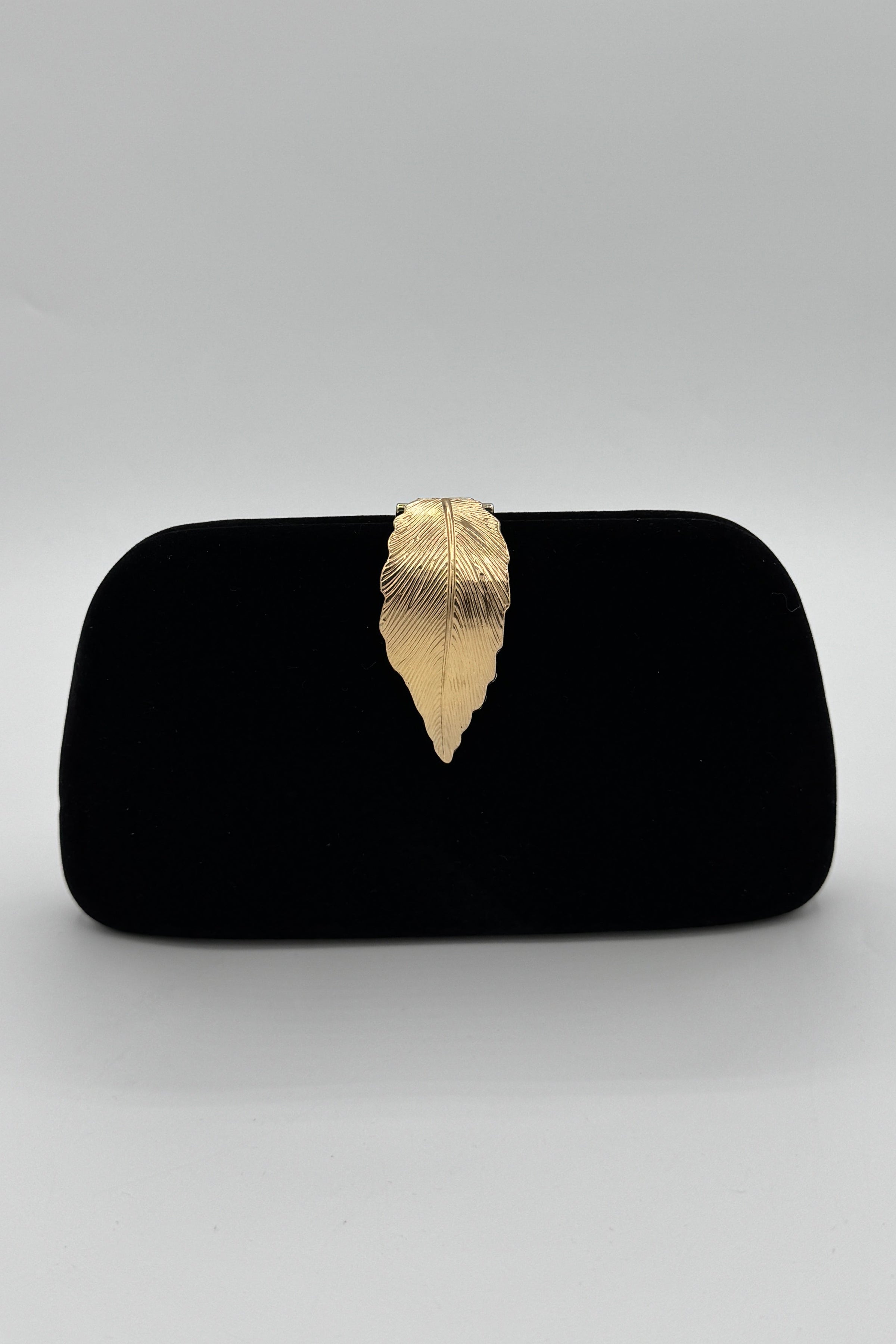 Très Chic Leaf Clutch Velvet