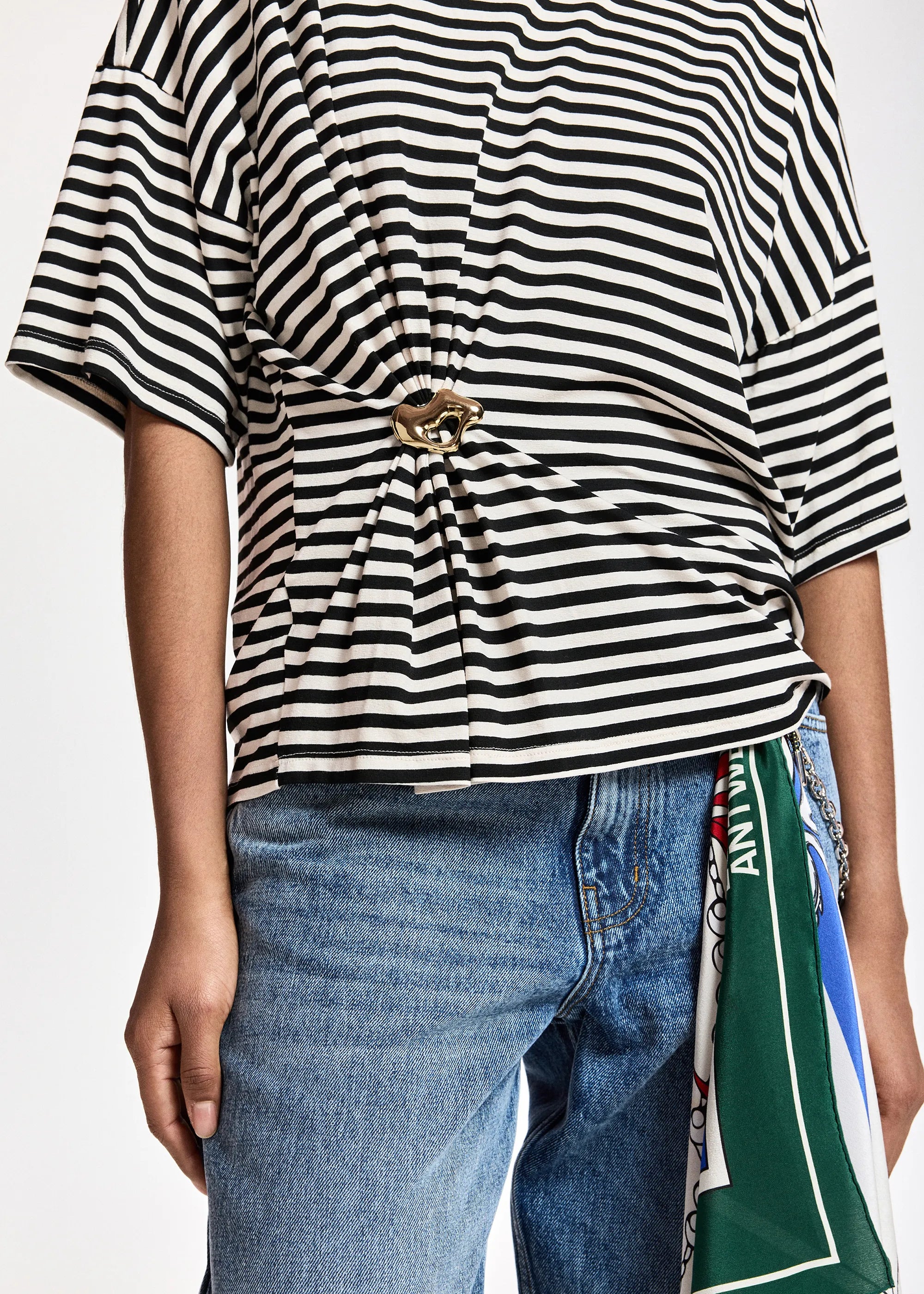 Essentiel T-shirt rayé Kriss avec broche noir