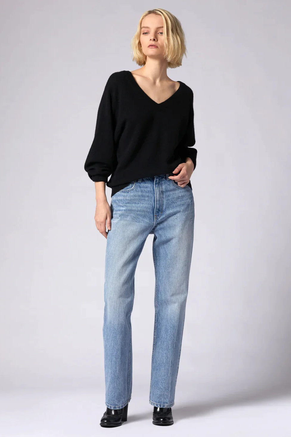 Shop Equipment Lilou V-Neck Cashmere Sweater | Très Chic Styling