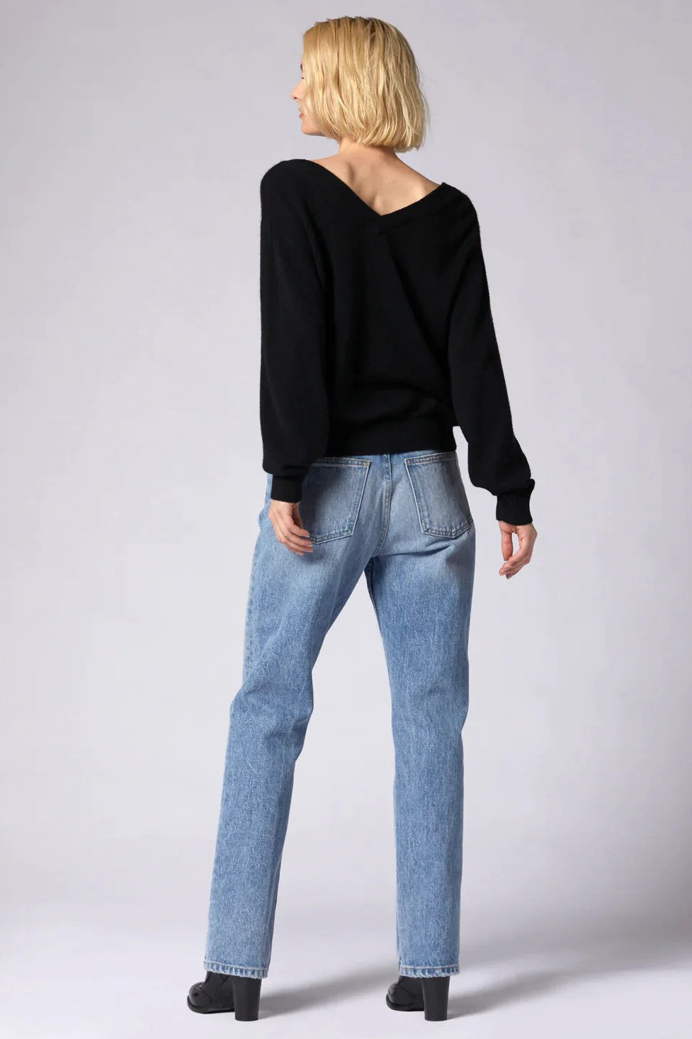 Shop Equipment Lilou V-Neck Cashmere Sweater | Très Chic Styling