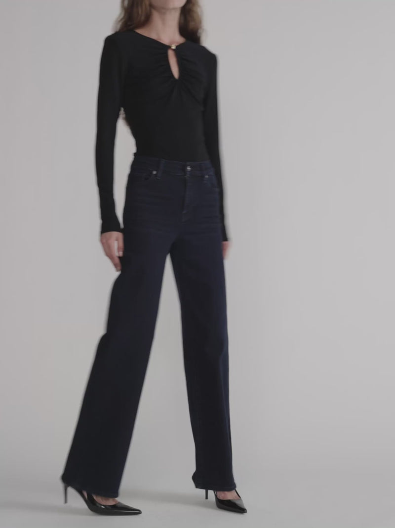 Frame The Keyhole Top